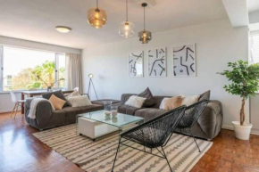 Spacious, Deluxe 3 Bed Green Point Apartment